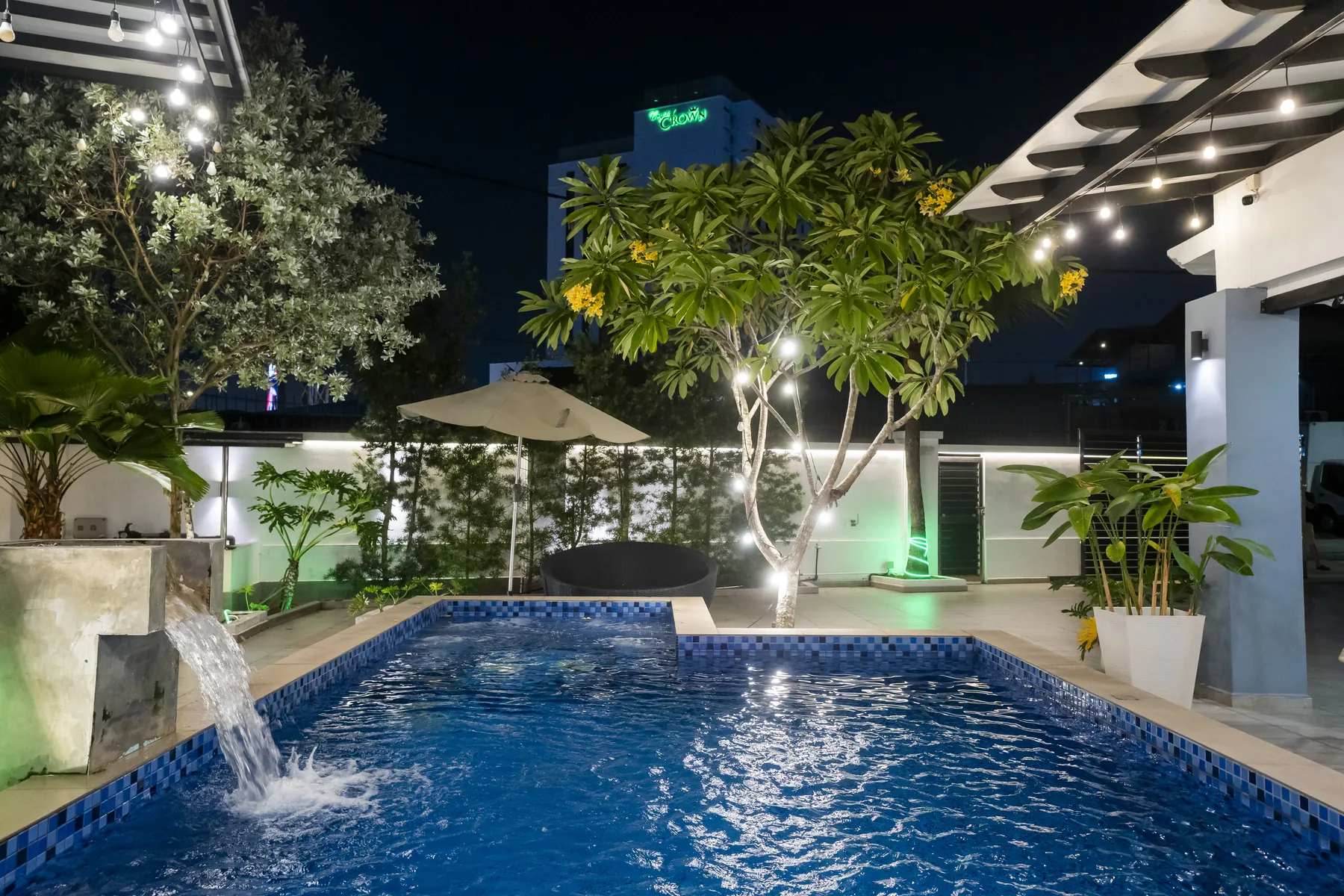 Gran Estancia Villa private pool and exterior