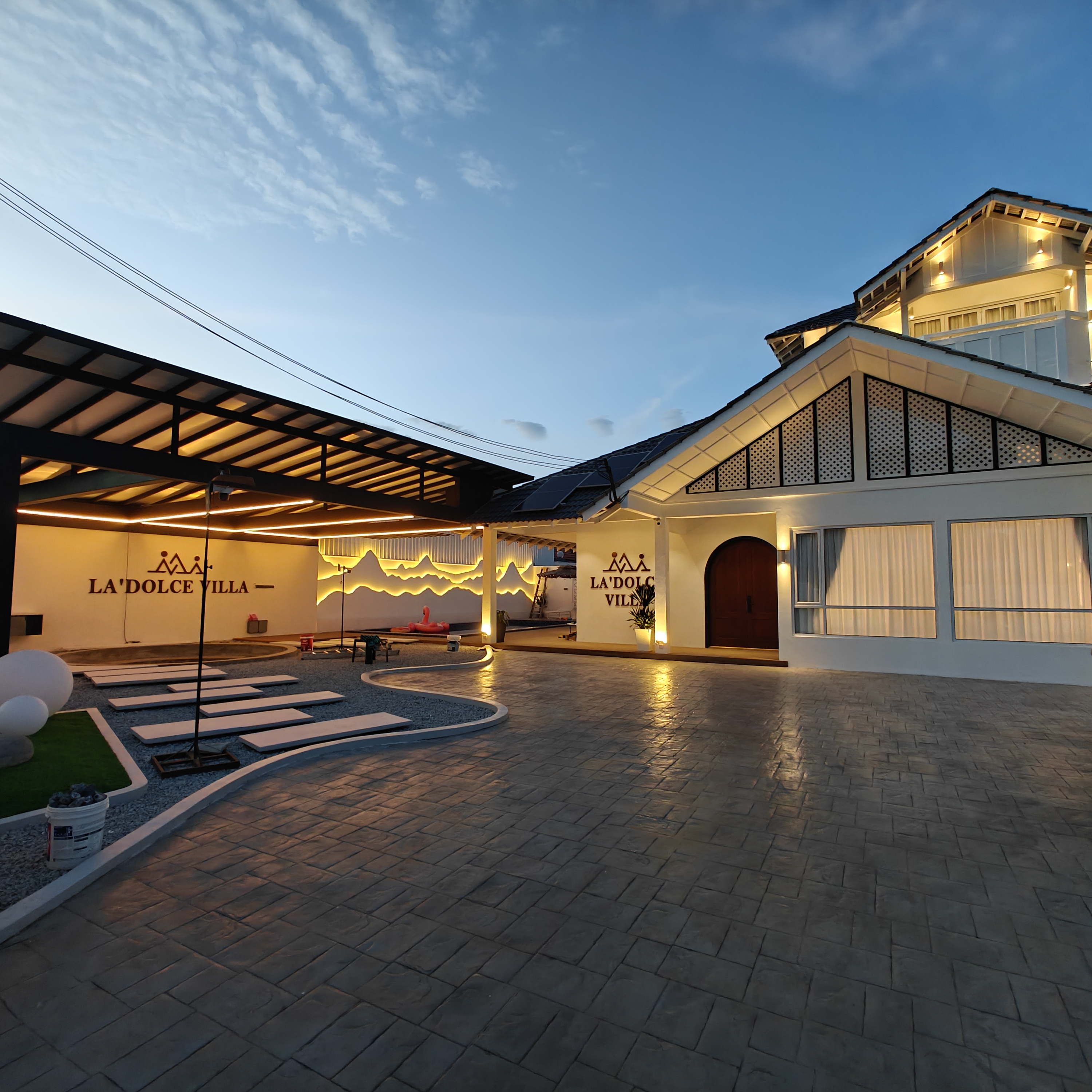 La'Dolce Villa — Grand exterior