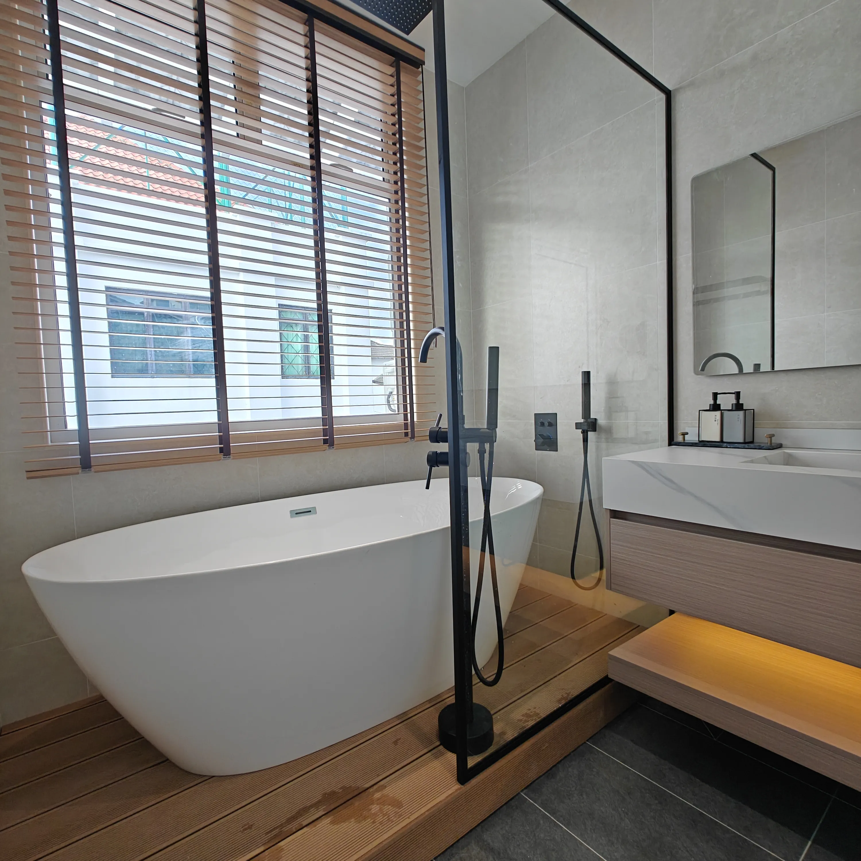 La'Dolce Villa — Freestanding bathtub