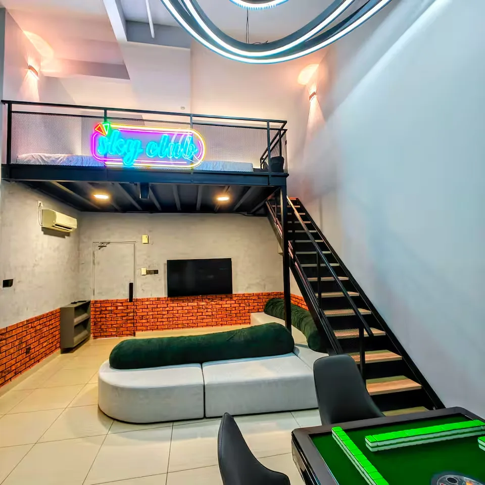Manhattan Sky Club B-1806 loft and entertainment lounge